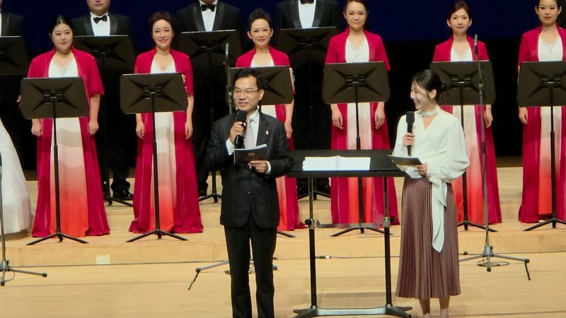 공연을 주최한 문경출신 고탁희 중국한인회총연합회장