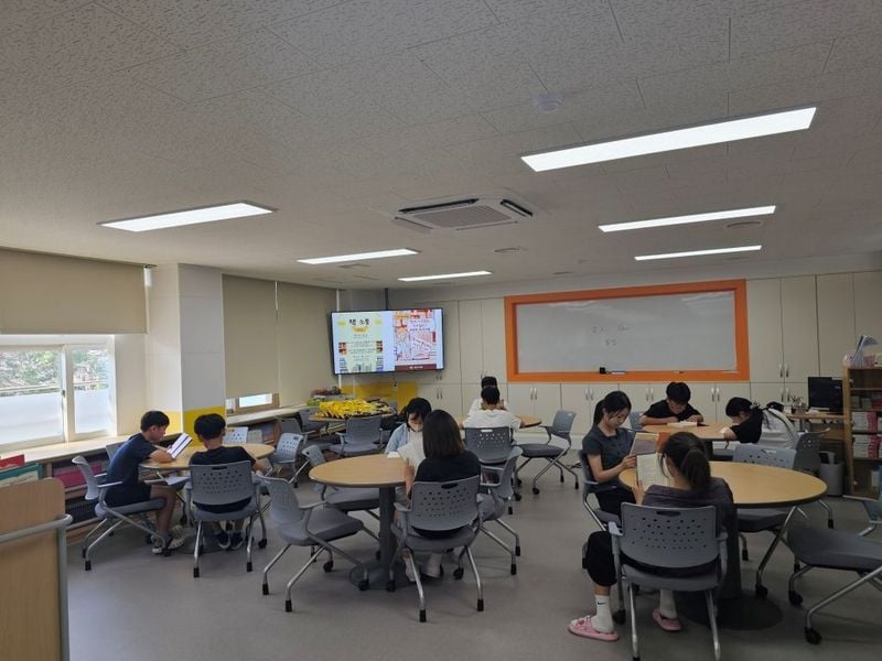 점촌초등학교, ‘책 소풍’.... 잠시 멈추고, 책 속으로