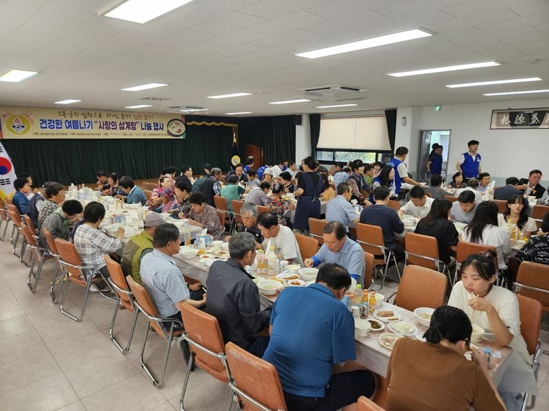 문경시 바르게, 어르신 80여 명 초청해 삼계탕 나눠