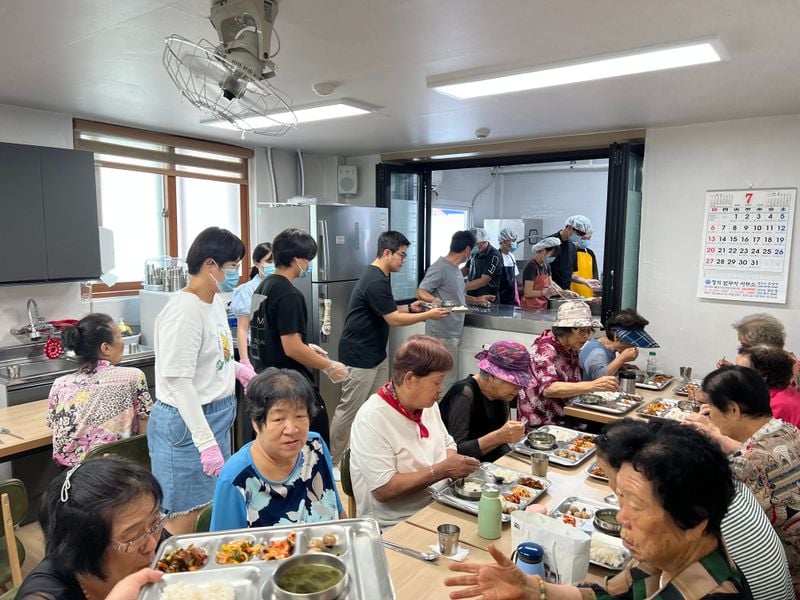 문경시종합사회복지관 장수경로식당, 어르신 일상 잇는 지역사회 돌봄 공간으로