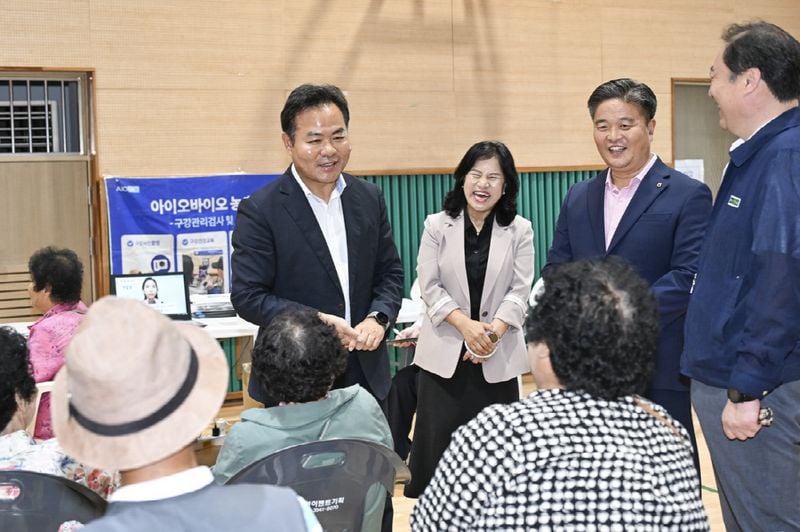 문경시 농촌 왕진 버스 산양초등학교에서 첫 시동