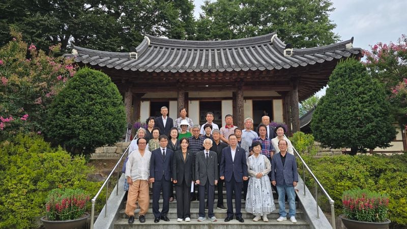 문경 청운각서 육영수 여사 서거 52주기 추모제 엄수