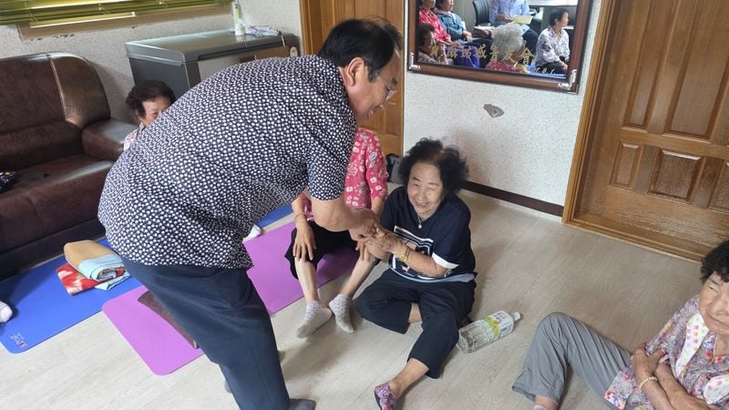 마성면 체육회, 말복에 ‘복달임 수박’ 경로당 기증