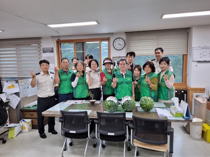 점촌3동 새마을회, 말복에 경로당·유관 기관 찾아 따뜻한 정 나눠