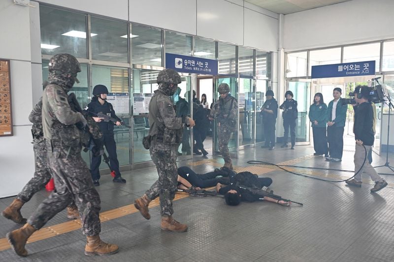 문경시, 을지연습 실제훈련…점촌역서 대테러 합동 대응