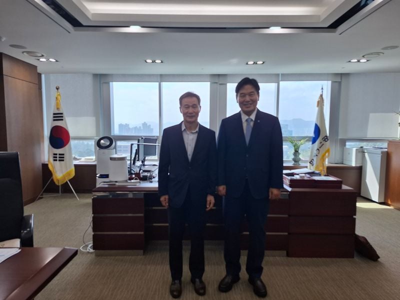 채홍호 문경레저타운 대표가 한국가스공사를 찾아 홍의락 사장을 만났다.