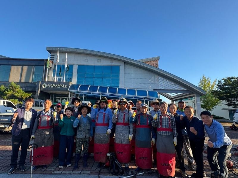 산양면 농촌지도자회, 추석맞이 주요 도로변 제초