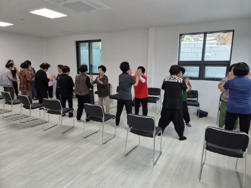 점촌3동 취약지역생활여건개조사업... 어르신 맞춤형 프로그램 ‘대성황’