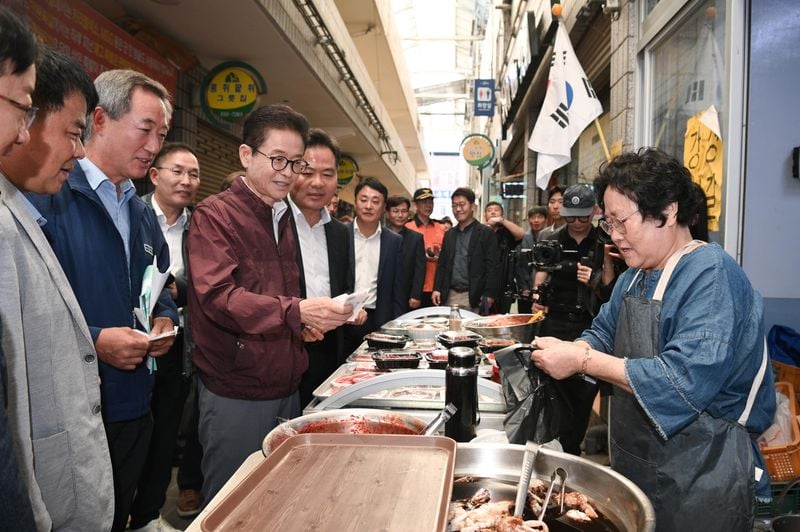 이철우 경북도지사, 점촌전통시장 찾아 민생 현장 살펴