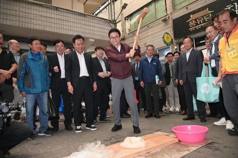 이철우 경북도지사, 점촌전통시장 찾아 민생 현장 살펴