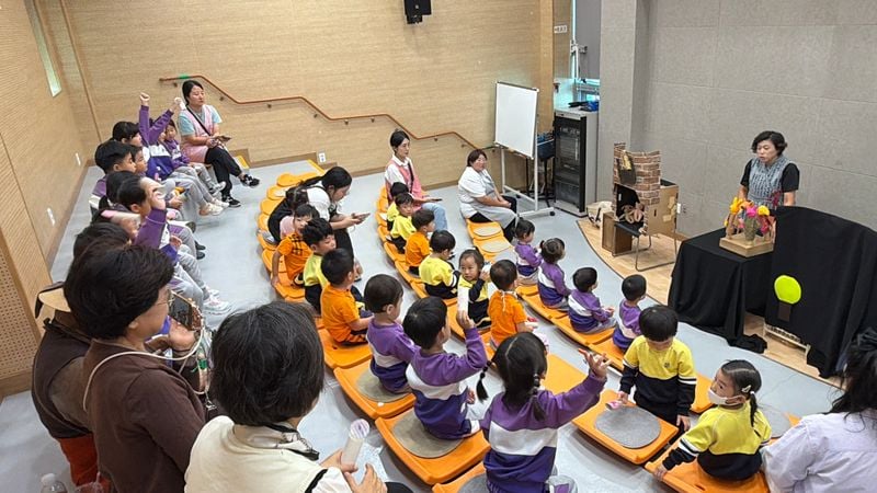 그림책으로 채운 문화의 날…문경 주민들 동심과 영감 나눠