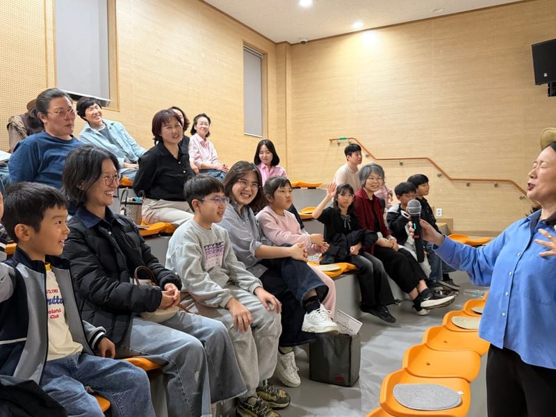 그림책으로 채운 문화의 날…문경 주민들 동심과 영감 나눠