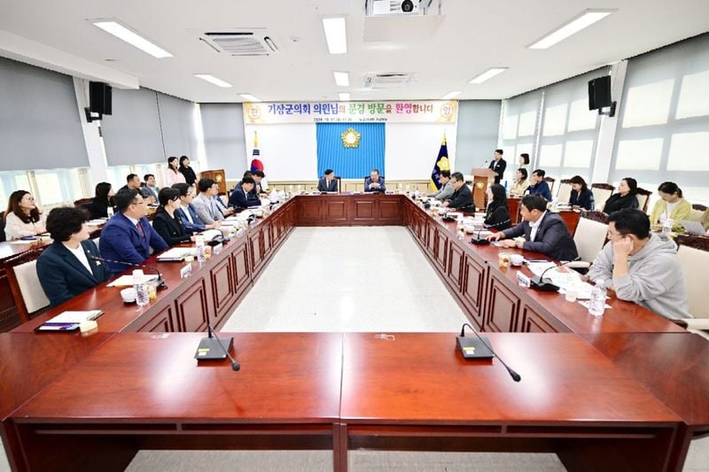기장군의회, 문화·관광 우수 사례 본받으러 문경시의회 방문