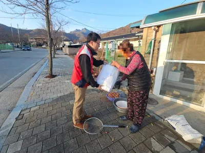 문경읍 지보협, 독거 어르신 50가구에 방한용품 전달