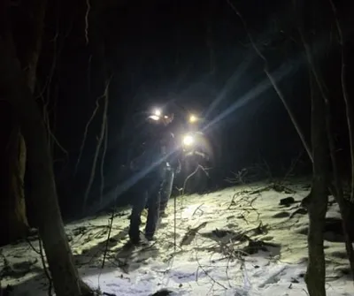 문경소방서, 황학산 조난객 ‘길 없는 험로’ 개척 구조