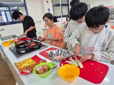 문경시청소년문화의집 ‘가족이랑 피크닉 도시락 만들기’ 운영