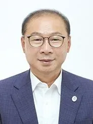 [기고] 문경의 백년대계, ‘주거·스포츠·의료’ 삼각 축으로 지방소멸의 벽을 넘자