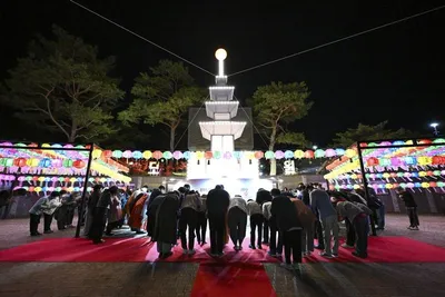 부처님 오신 날 한 달 앞두고 봉축탑 점등