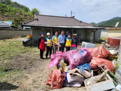 가은읍여성자원봉사회 독거 어르신 집 안팎 대청소 봉사
