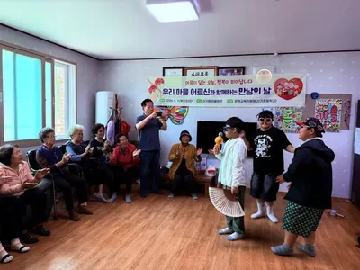 문경 신기초등학교 학생들, 경로당 찾아 사랑의 공연 펼쳐