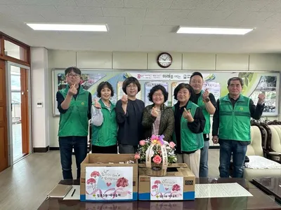 점촌3동 새마을회, 3개 학교 찾아 스승의 날 꽃바구니ㆍ떡 전달