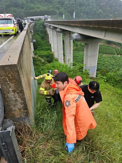 중부내륙고속도로 문경서 5중 추돌…1명 중상, 5명 부상