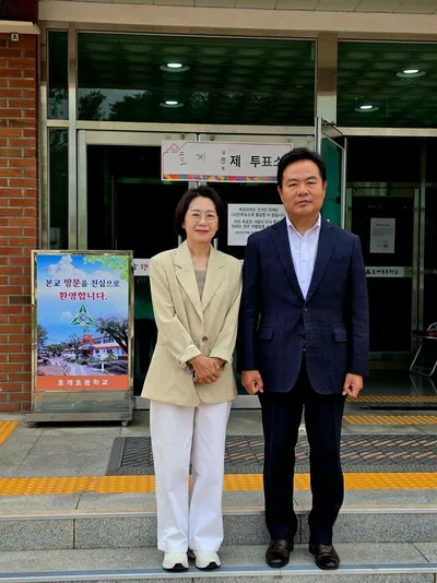 김학홍 문경시장 후보, 부인과 함께 투표…“문경 미래 선택의 날”