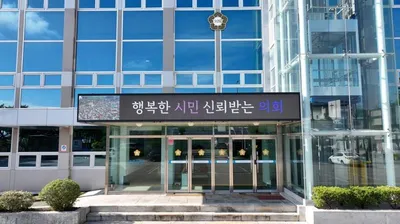 [기고] 어깨 힘 빼고, 시민 뒤에 서는 의원이 돼라