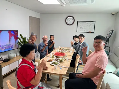 문경읍 주민자치위원회·이장자치회, 기관·경로당에 수박 나눔