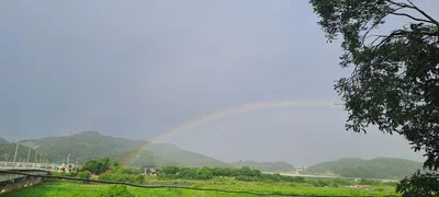소나기 뒤 문경 하늘 수놓은 무지개… “희망과 행운의 징검다리”