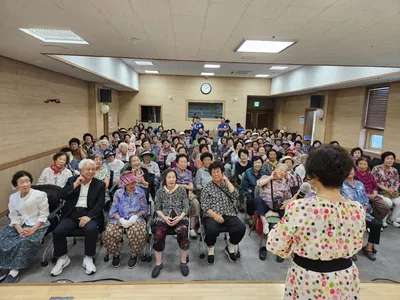 문경시 바르게, 흥덕종합사회복지관 어르신 대상 건강체조·웃음 프로그램 진행