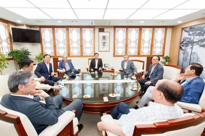 경북도의회 역대 의장 한자리에…문경 출신 이시하·고우현 전 의장 참석
