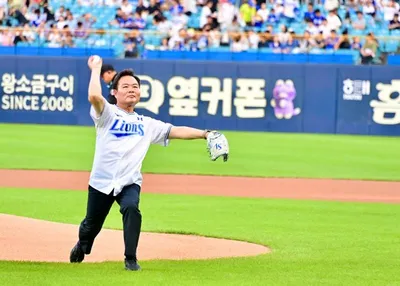 [사진] 김학홍 문경시장, 볼 속력은?