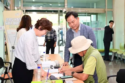김학홍 문경시장, ‘고유가 위기 대응 지원금’ 신청 현장 방문