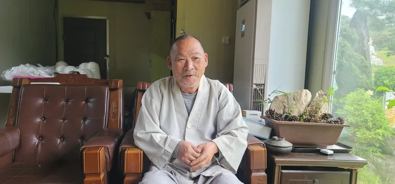 문경 월광사 움직이는 불상을 조성한 덕암법안 주지스님. /이민숙 기자