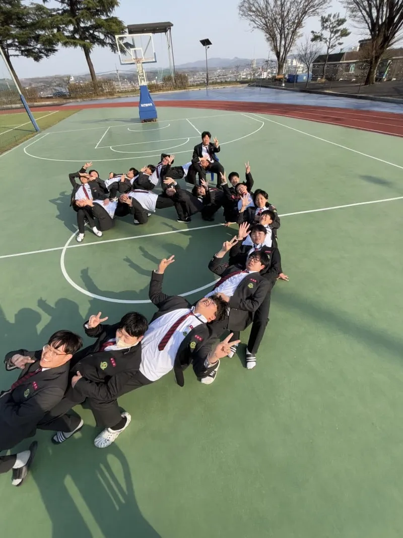 문경시 ‘사랑이 꽃피는 학교’ 사진공모전에서 곧으부 최우수상을 수상한 문창고등학교 1-5반 작품. /문경시 제공