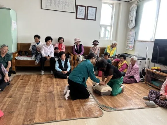4분의 기적, 경로당 어르신들에게 심폐소생술 교육