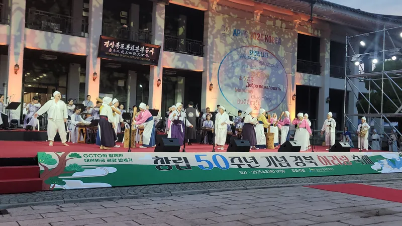 경북아리랑축제에서 문경 모심기소리 공연 모습. /이민숙 대표